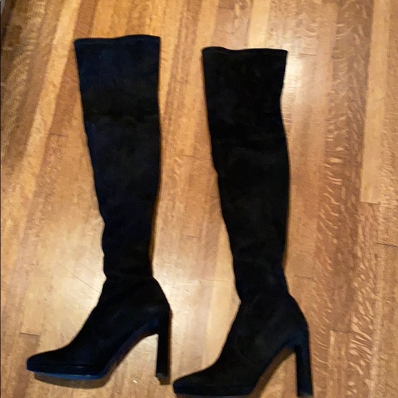 Gorgeous Stuart Weitzman black suede boots - Picture 2 of 11